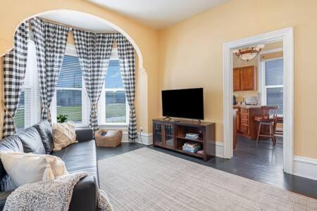 Beautiful Downstairs 1Bed 1Bth Charmer- Pet Friendly Michigan City Exterior foto