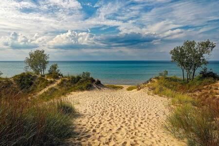Beautiful Downstairs 1Bed 1Bth Charmer- Pet Friendly Michigan City Exterior foto