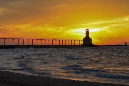 Beautiful Downstairs 1Bed 1Bth Charmer- Pet Friendly Michigan City Exterior foto