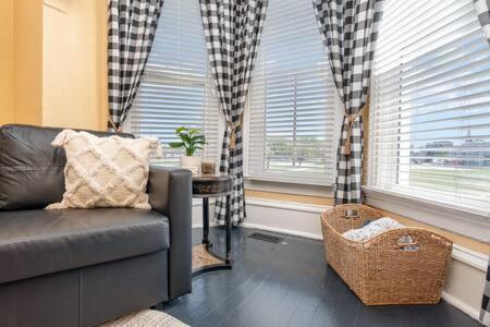 Beautiful Downstairs 1Bed 1Bth Charmer- Pet Friendly Michigan City Exterior foto